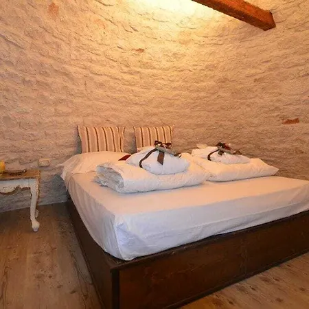 Dimore Nel Tempo - Widespread Homes & Trulli *